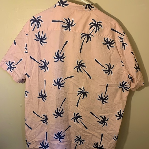 Men’s Stylish Button Up - Picture 2 of 2